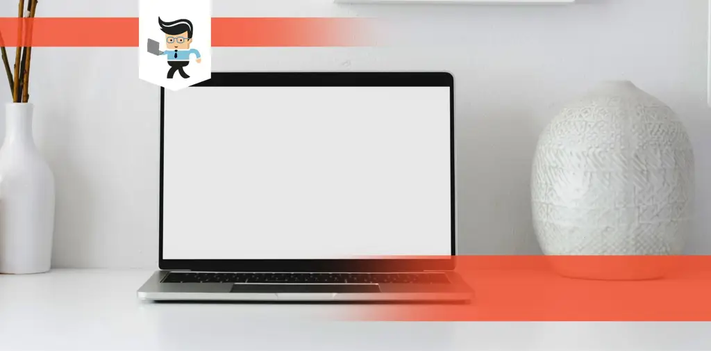 Streaming Film di Laptop Laptop yang menampilkan film yang sedang diputar