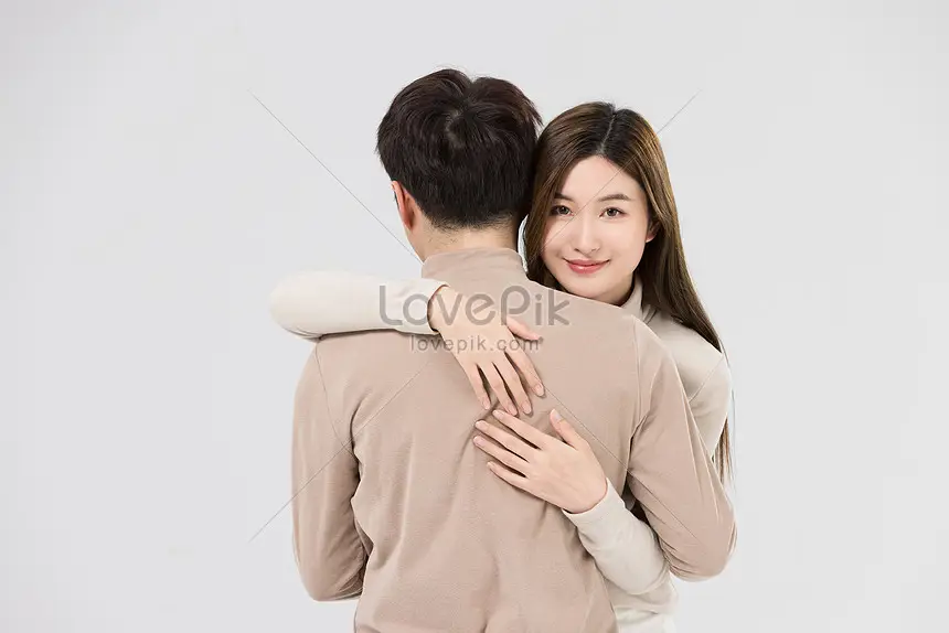 Menonton Drama Korea Bersama Gambar orang-orang yang bahagia menonton drama Korea bersama-sama