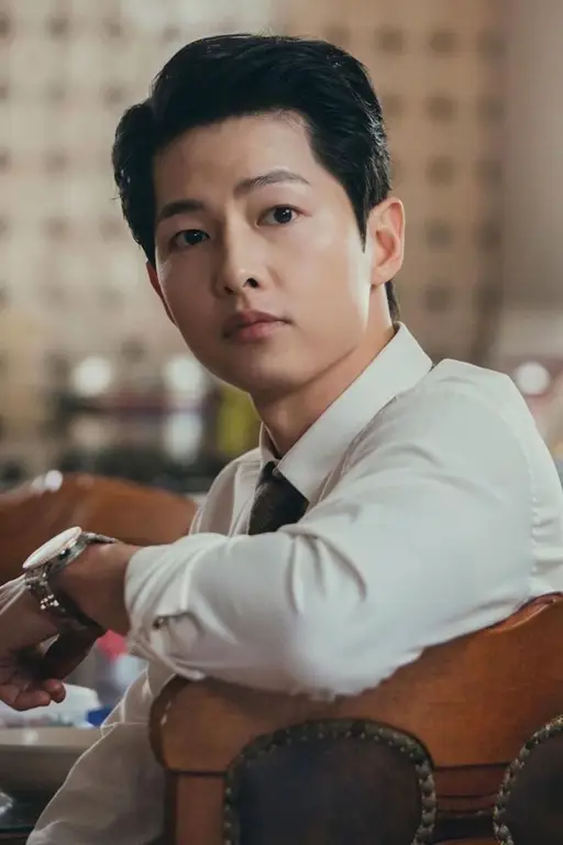 Song Joong Ki sebagai Vincenzo Cassano