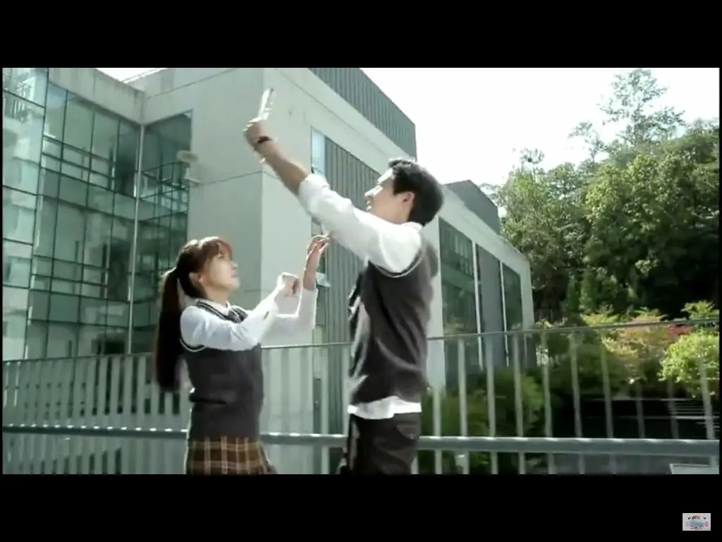 Foto para pemeran utama High School Love On