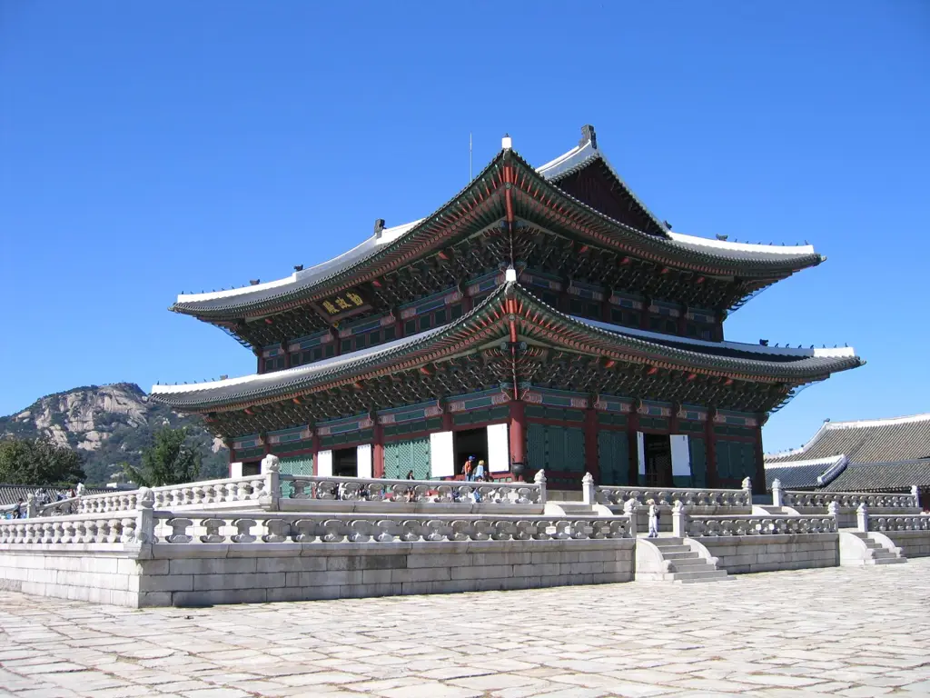 Keindahan interior istana dalam drama Mr. Queen Interior istana Korea