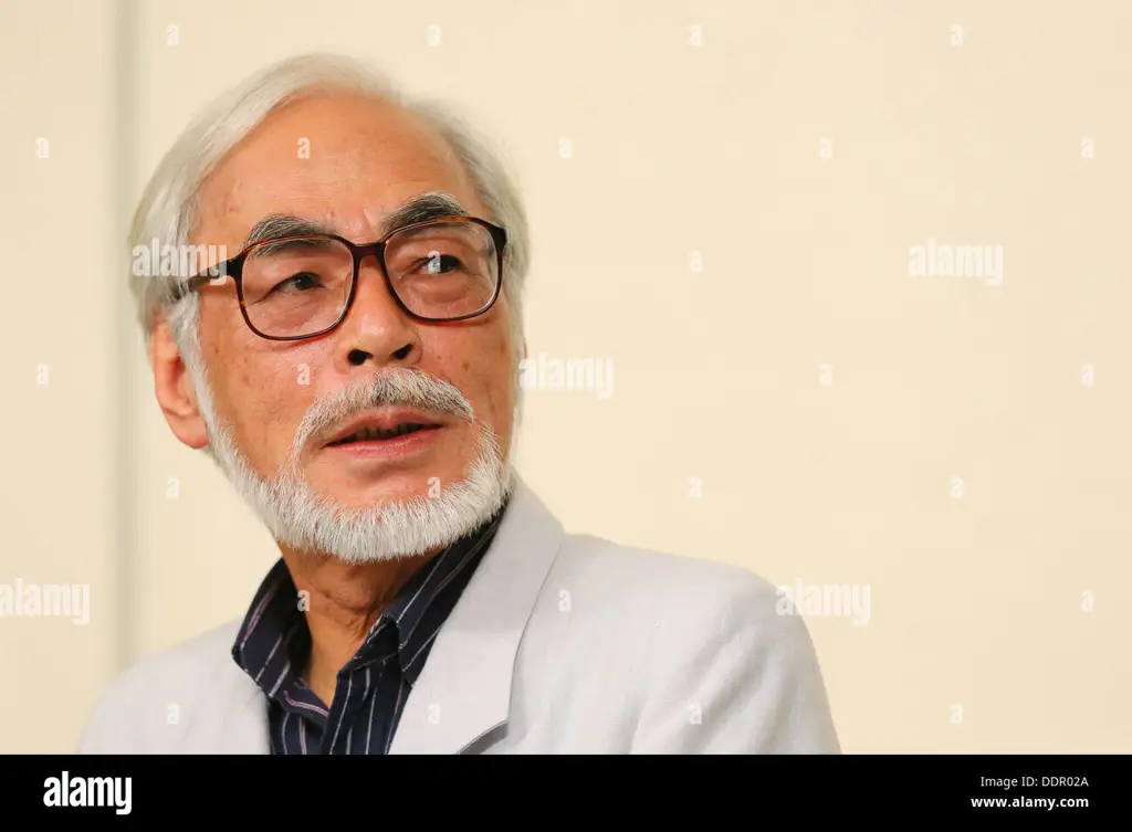 Hayao Miyazaki sedang bekerja